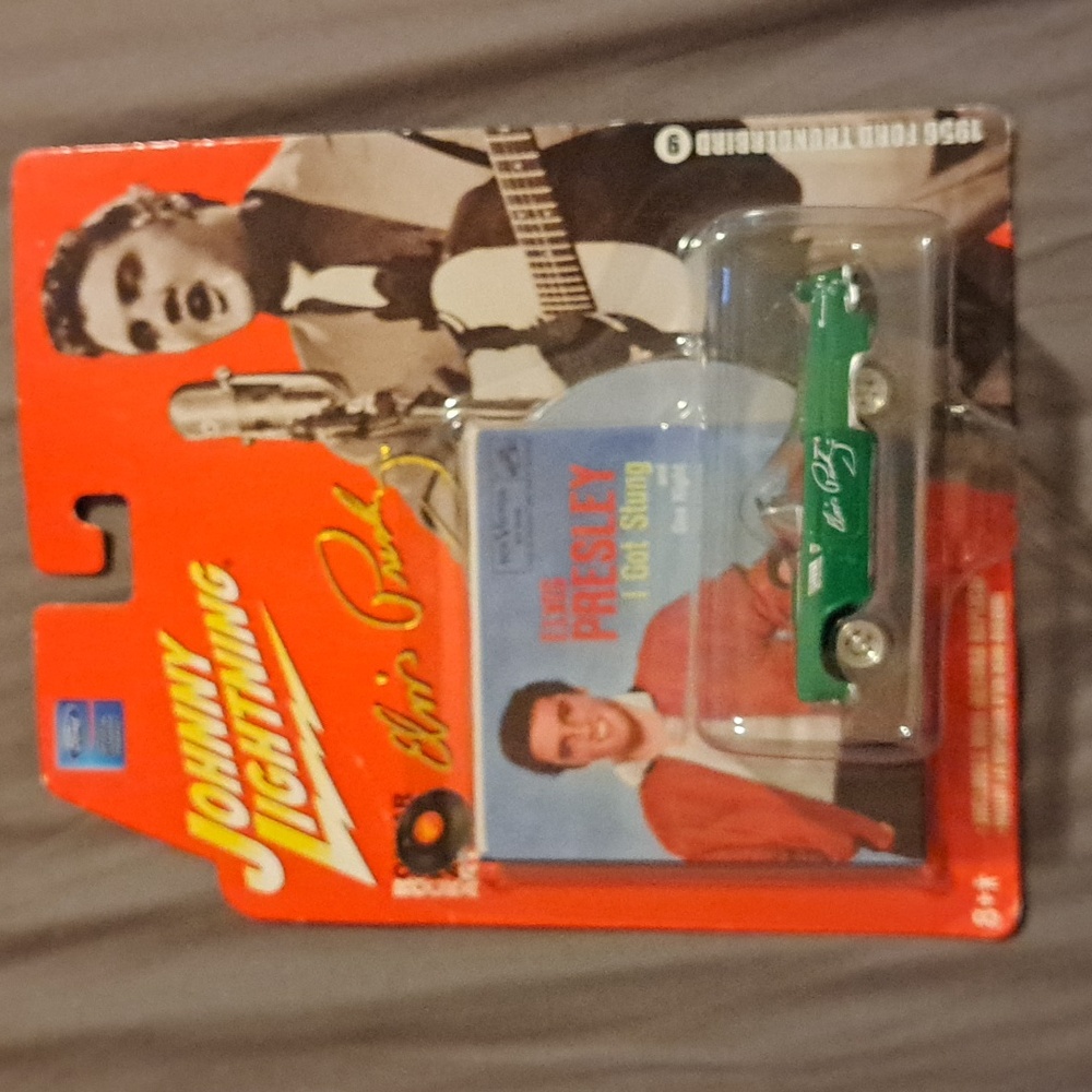 Johnny Lightning 1956 Ford Thunderbird "Elvis Presley" NWT Collector 1/64 Car